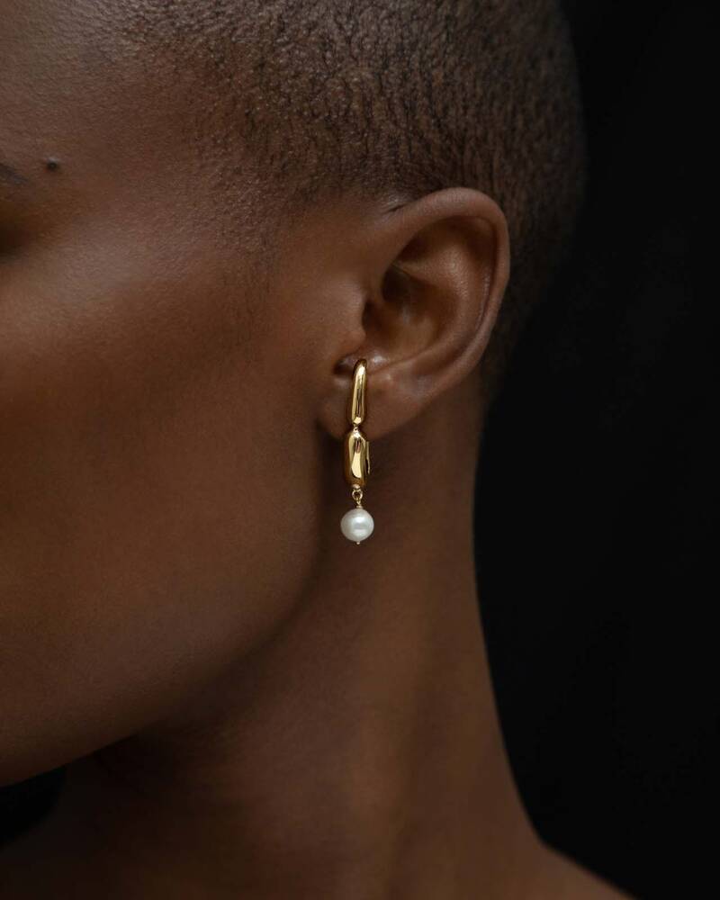 Hope Huggie Earrings in Gold Vermeil With White Pearl