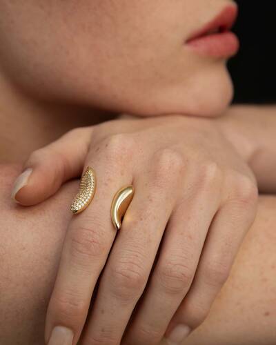 Future Legend Ring in 18K Solid Gold with Pave Diamonds