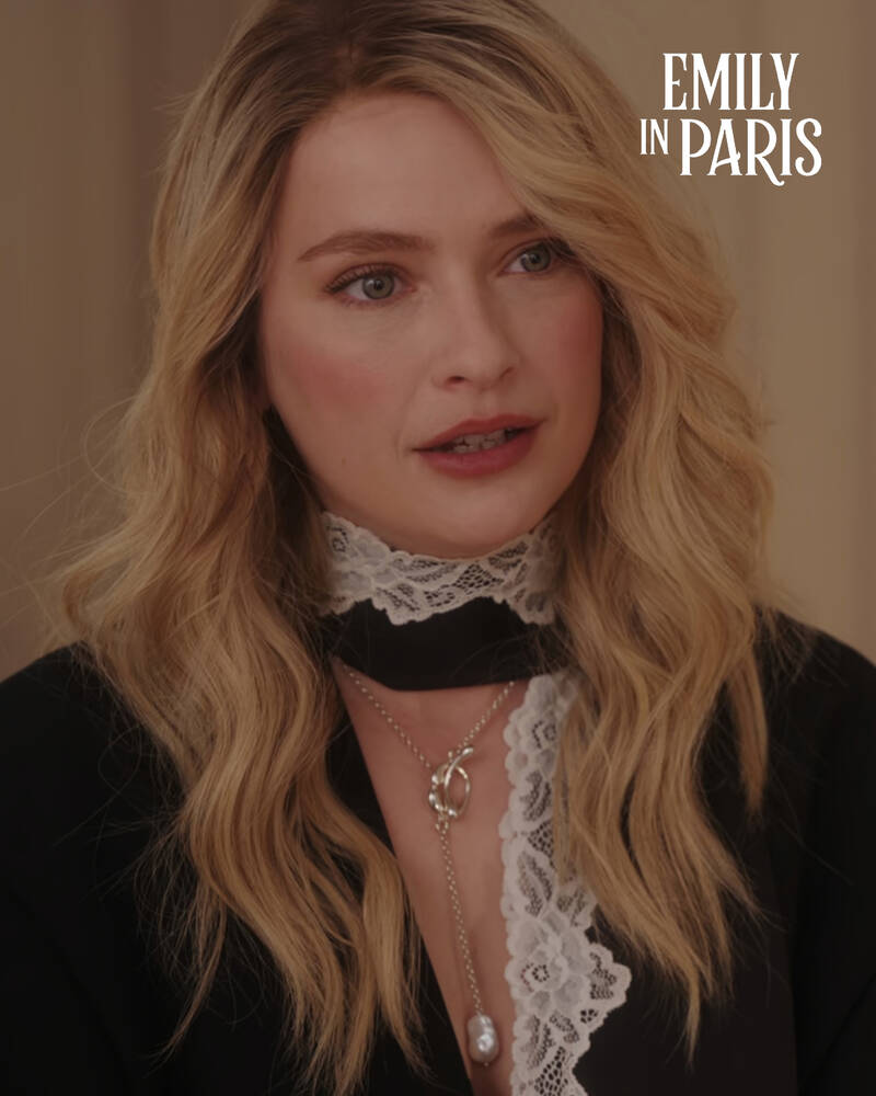 Camille (Camille Razat)