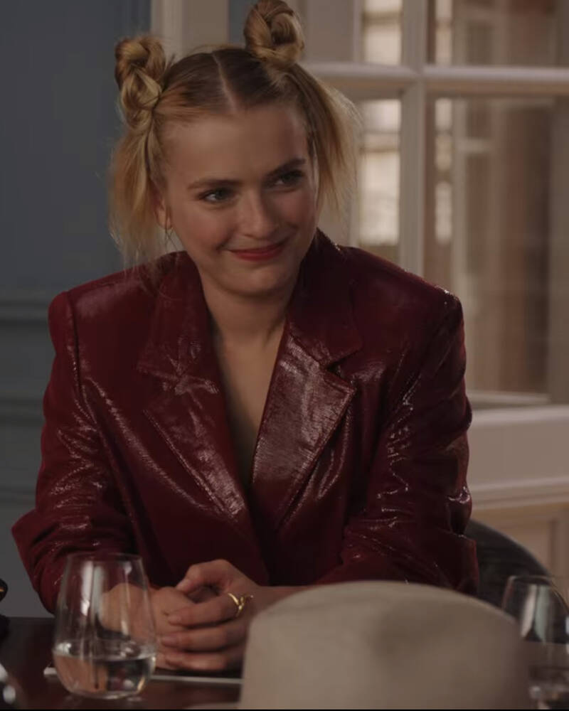 Camille (Camille Razat)